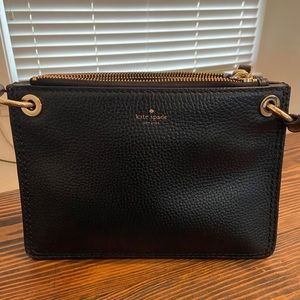 Slightly used Kate Spade crossbody - in very good condition!